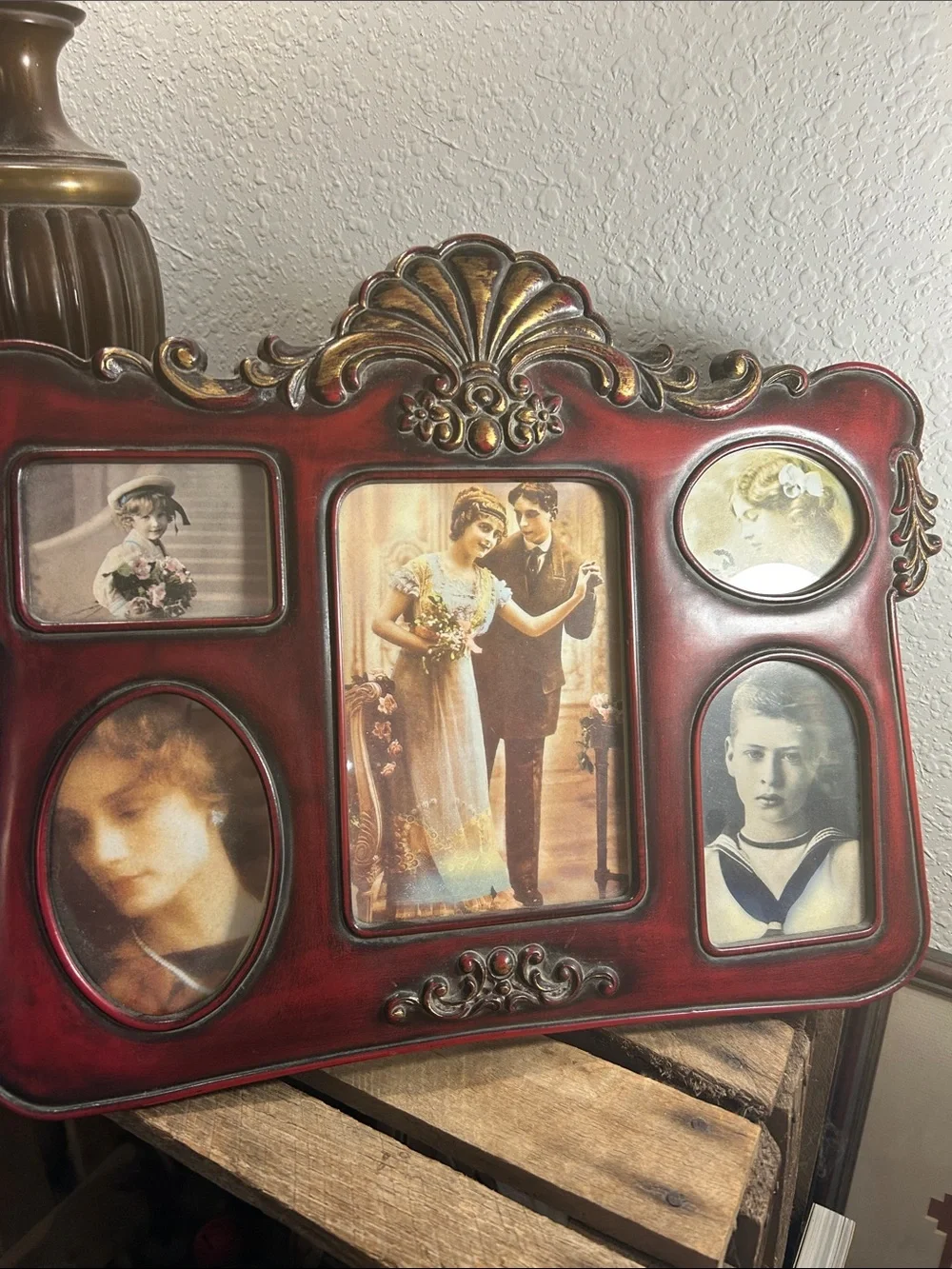 Vintage-Style Red/Brown Multi-Opening Photo Frame Victorian inspired